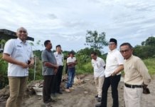 Proyek Perumahan Korpri Janggal, Andi Harun Laporkan Ke Penegak Hukum Walikota Andi Harun didampingi ketua TWAP, KABID ASET saat sidak di Perum Korpri.